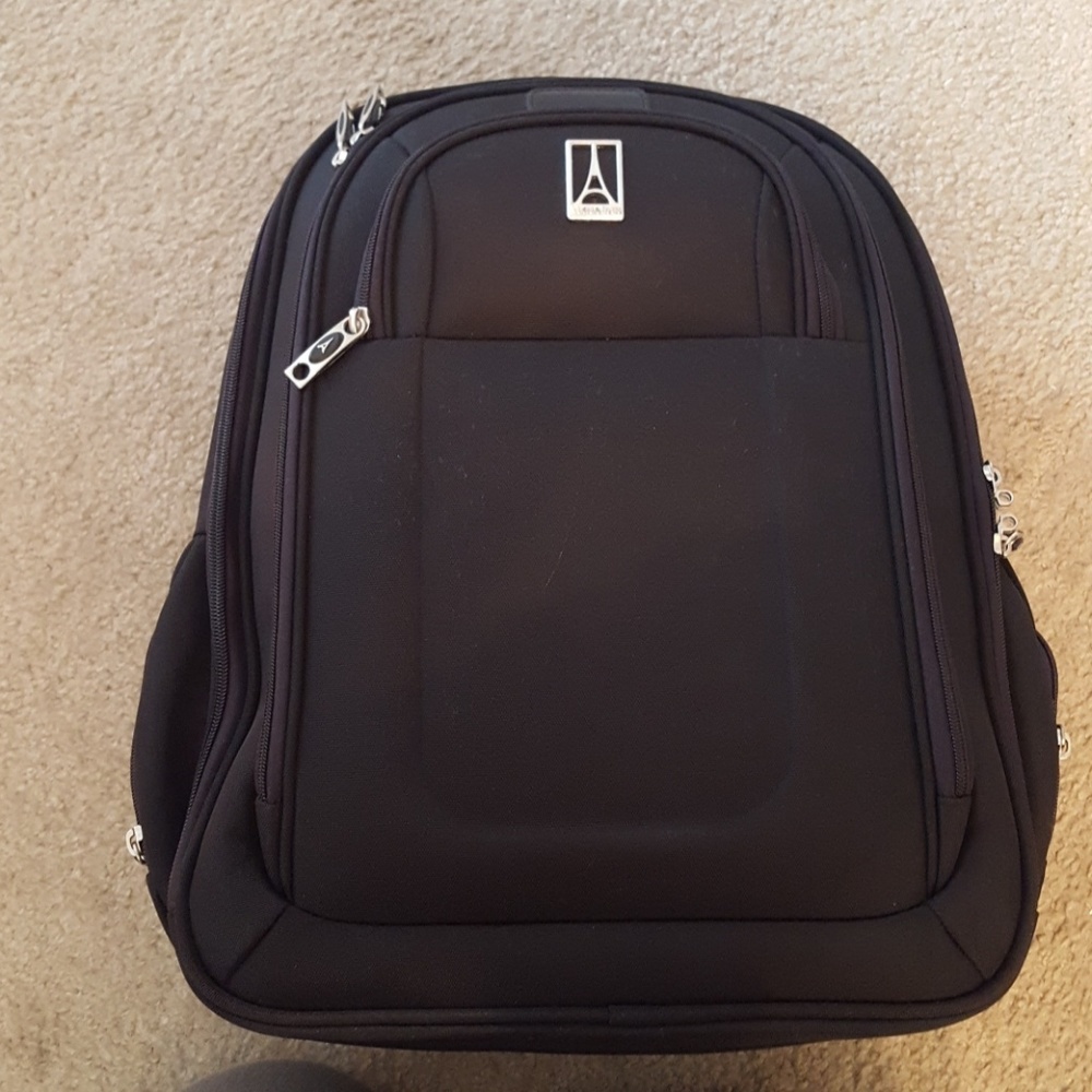 TravelPro Crew 8 backpack